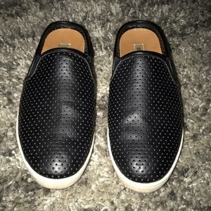 🌟STEVE MADDEN slip on black sneakers - size 8 🌟